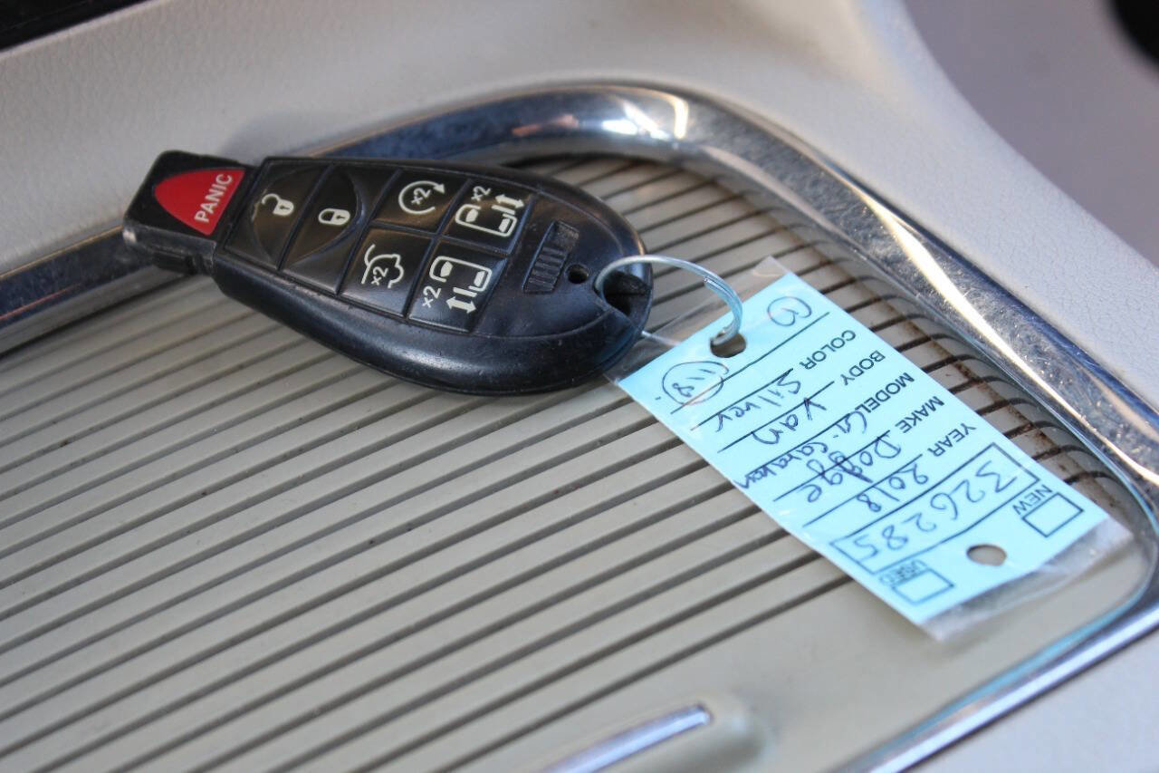 Used 2018 Dodge Grand Caravan SXT image 32