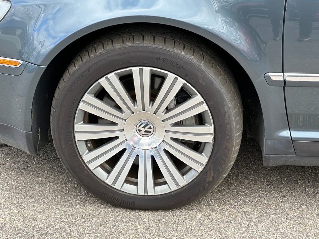 Used 2005 Volkswagen Phaeton V8 AWD/4WD image 45