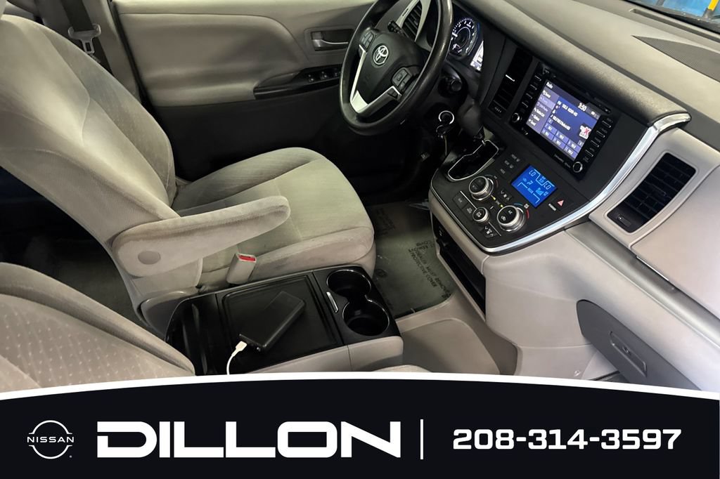 Used 2018 Toyota Sienna LE FWD image 17