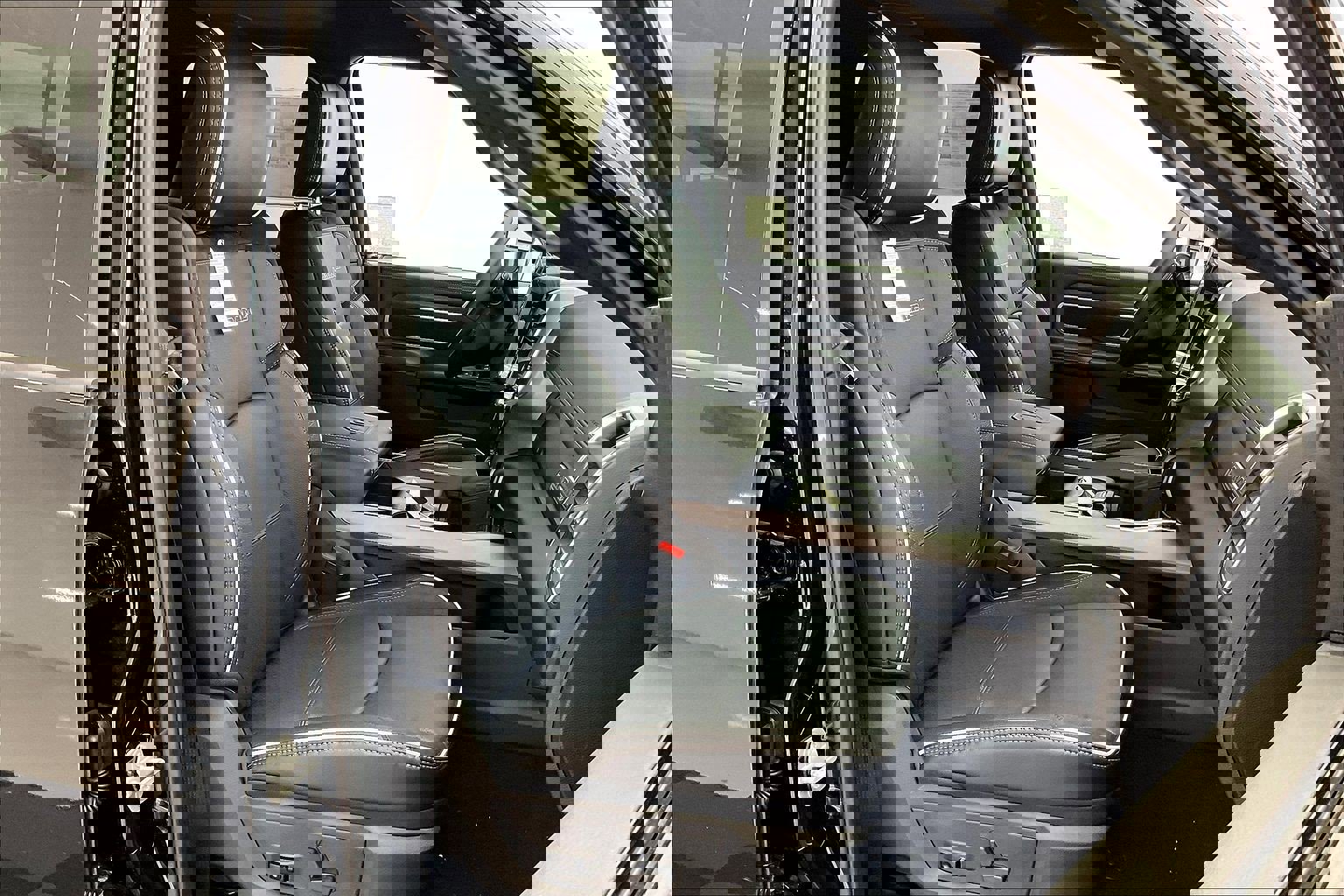 New 2026 RAM 3500 Laramie AWD/4WD image 9