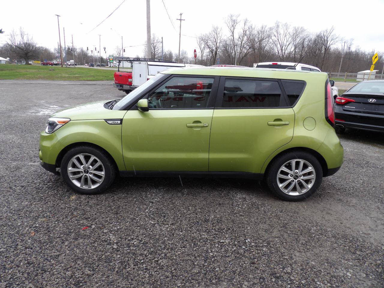 Used 2017 Kia Soul + image 3