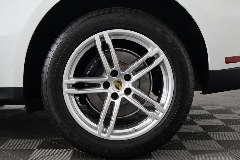 Used 2024 Porsche Macan AWD/4WD image 16