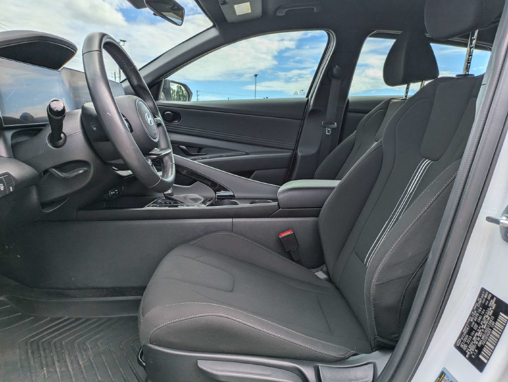 Used 2025 Hyundai Elantra SEL FWD image 12