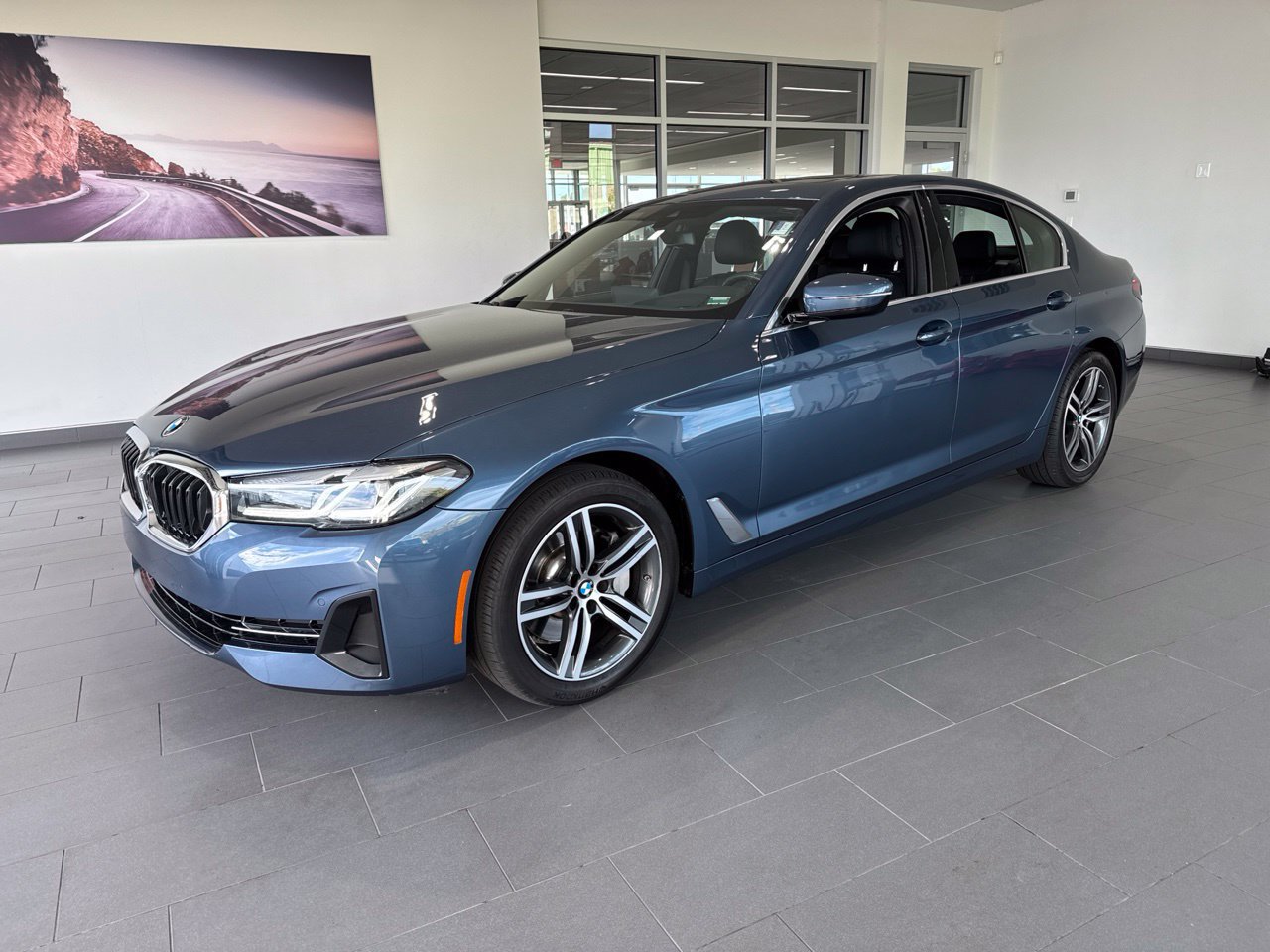 Used 2023 BMW 530i xDrive w/ Premium Package AWD/4WD image 4