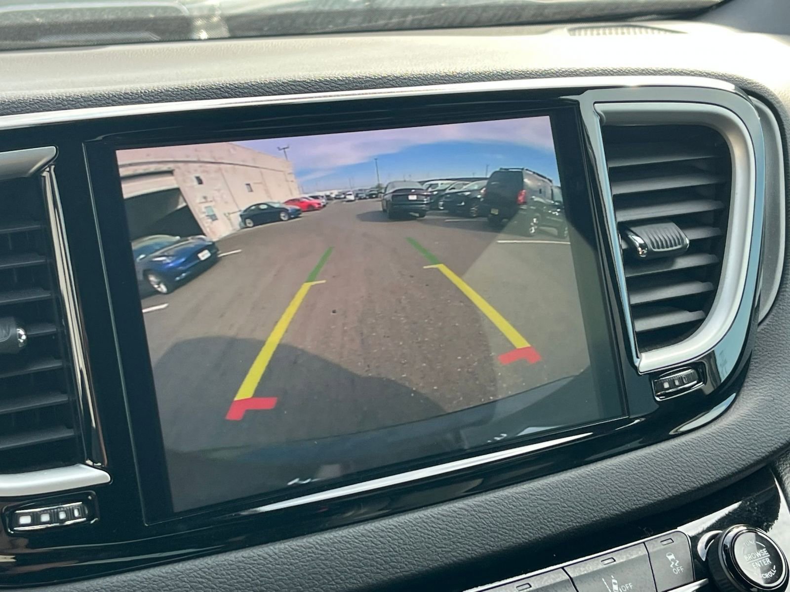 Used 2025 Chrysler Pacifica Select image 26