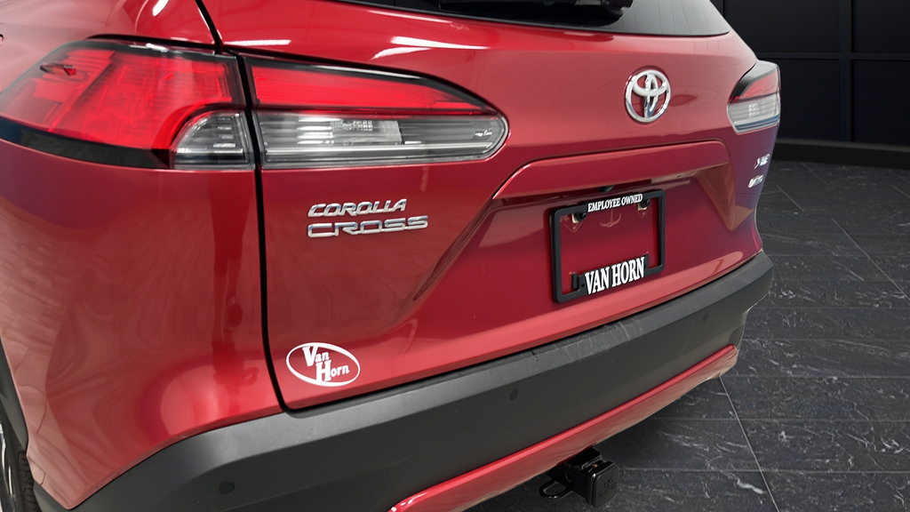 Used 2023 Toyota Corolla Cross XLE AWD/4WD image 35