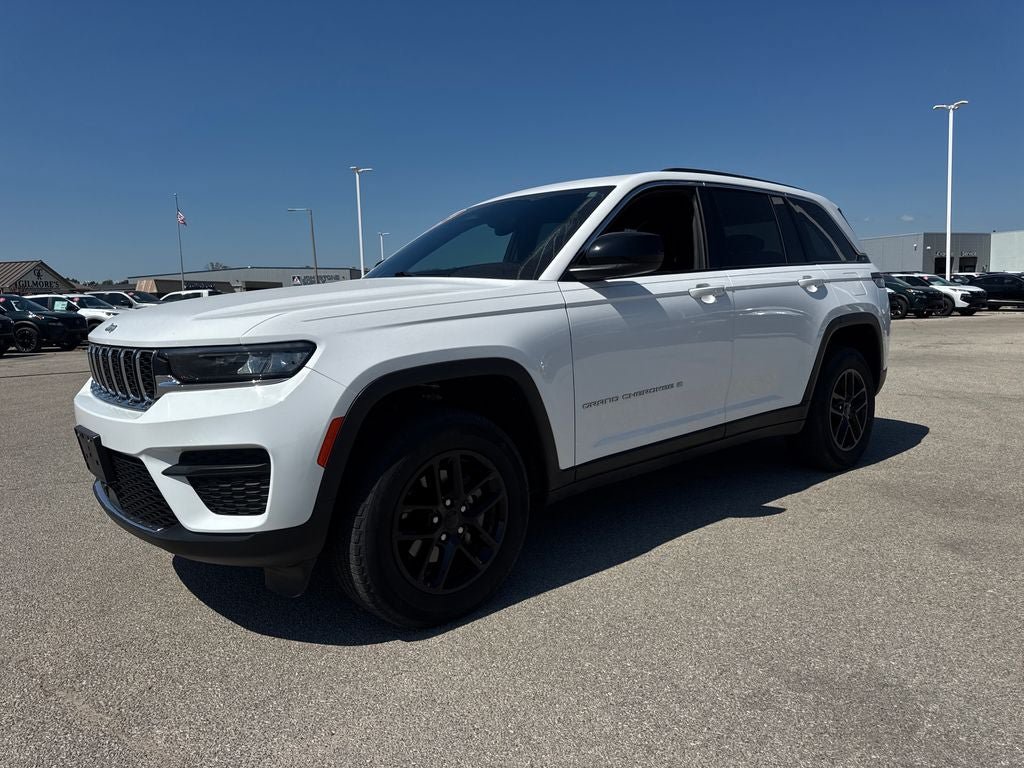 Used 2024 Jeep Grand Cherokee Laredo X AWD/4WD image 2