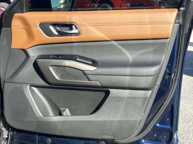 Used 2024 Nissan Pathfinder Platinum FWD image 28
