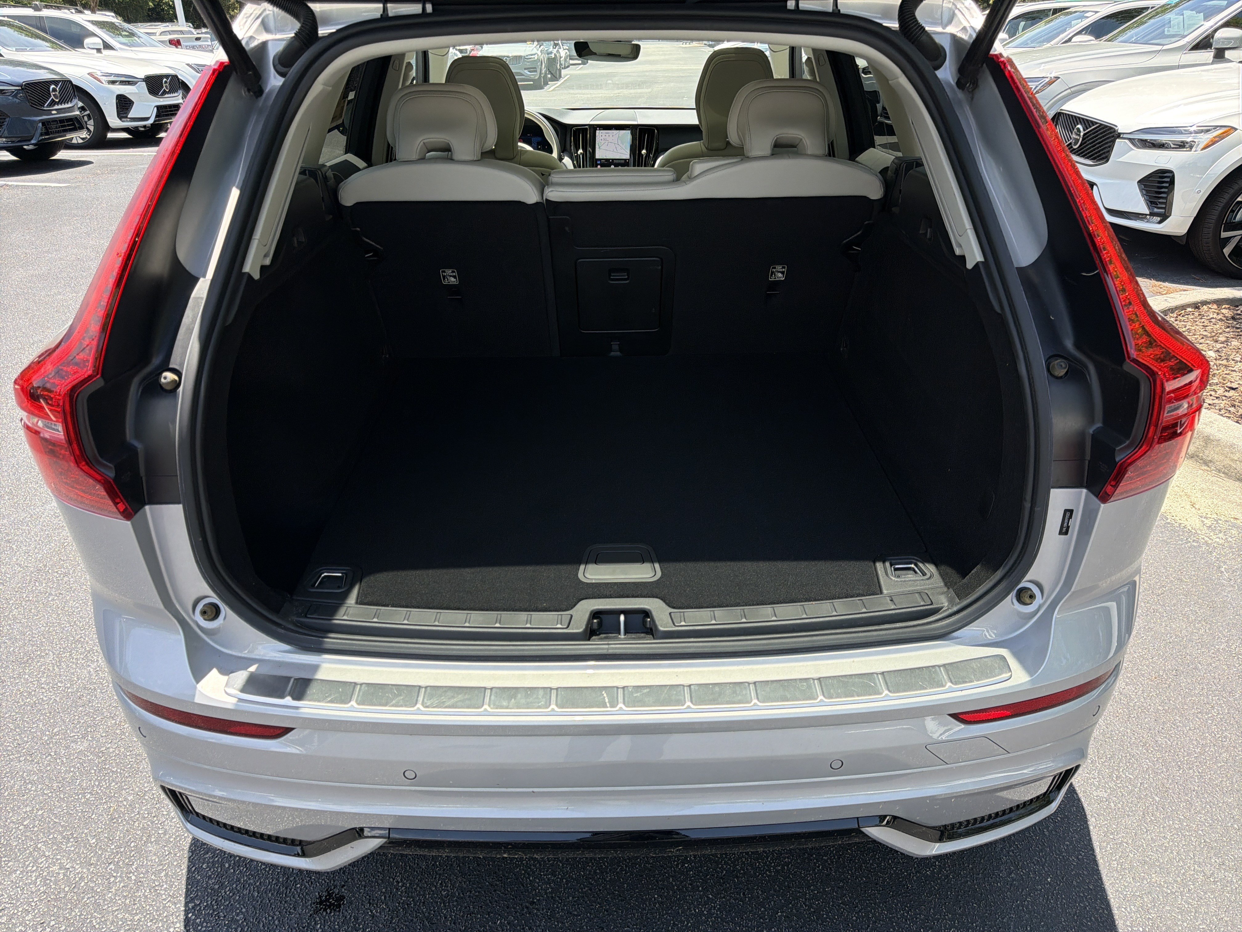Certified 2024 Volvo XC60 B5 Core w/ Protection Package Premier AWD/4WD image 34