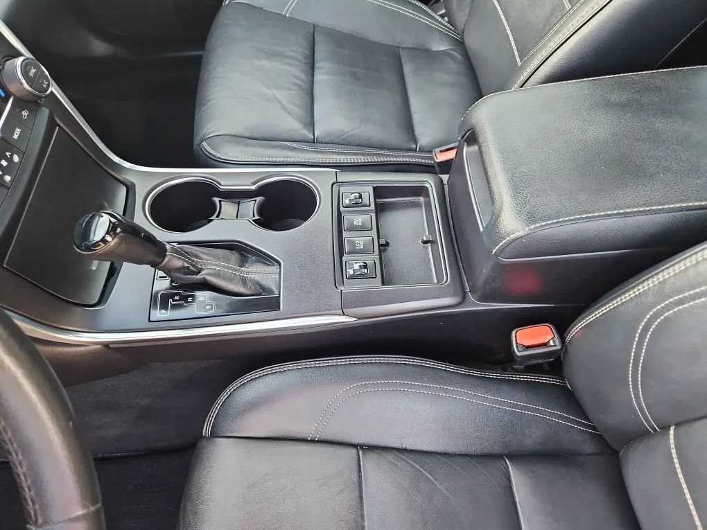 Used 2017 Toyota Camry XLE w/ Moonroof Package FWD image 26