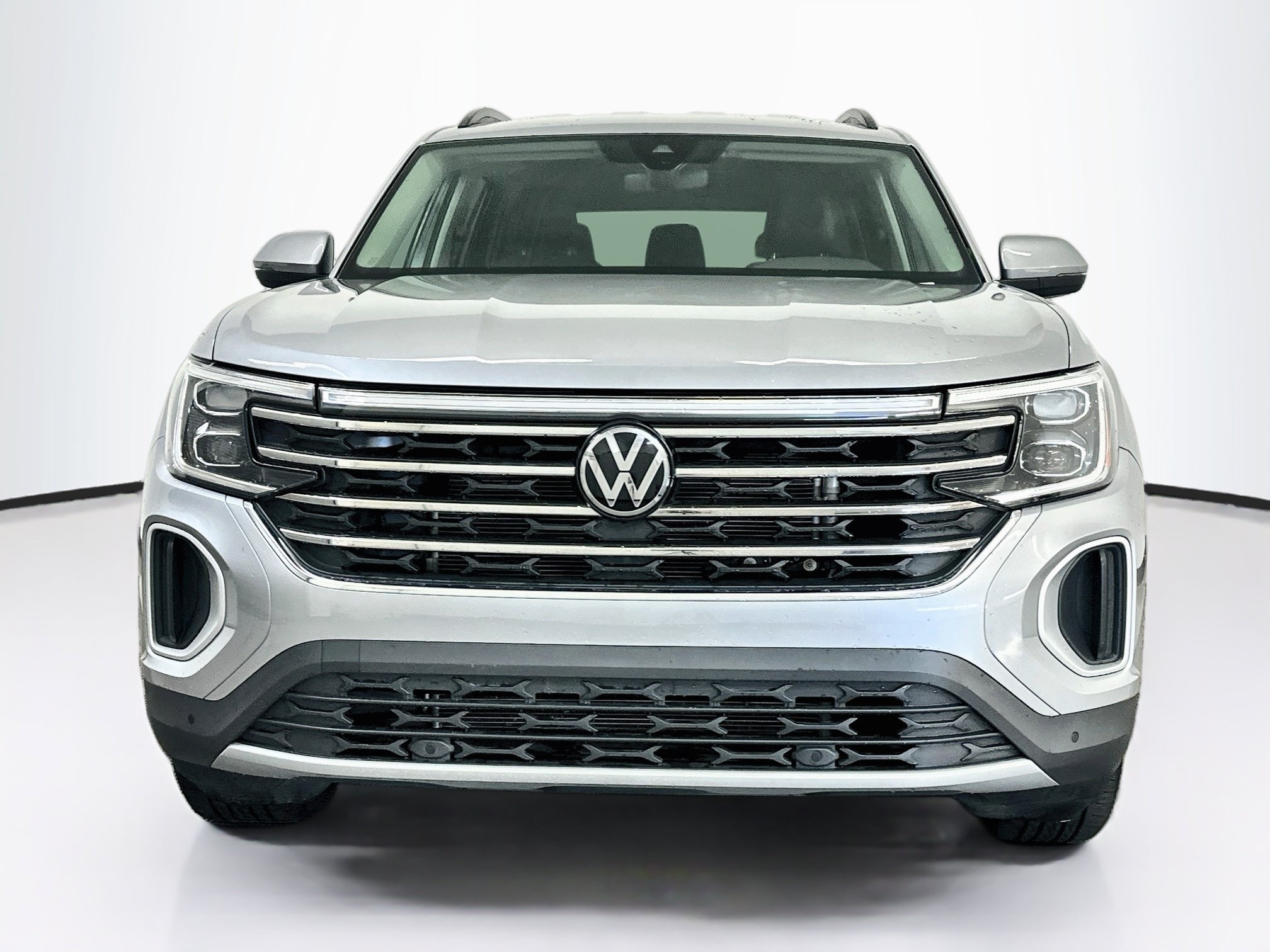 Used 2025 Volkswagen Atlas SE AWD/4WD image 2