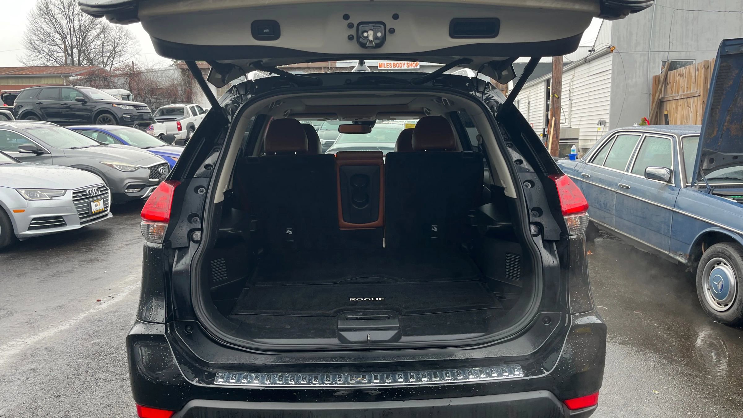 Used 2018 Nissan Rogue SL w/ Premium Package image 12