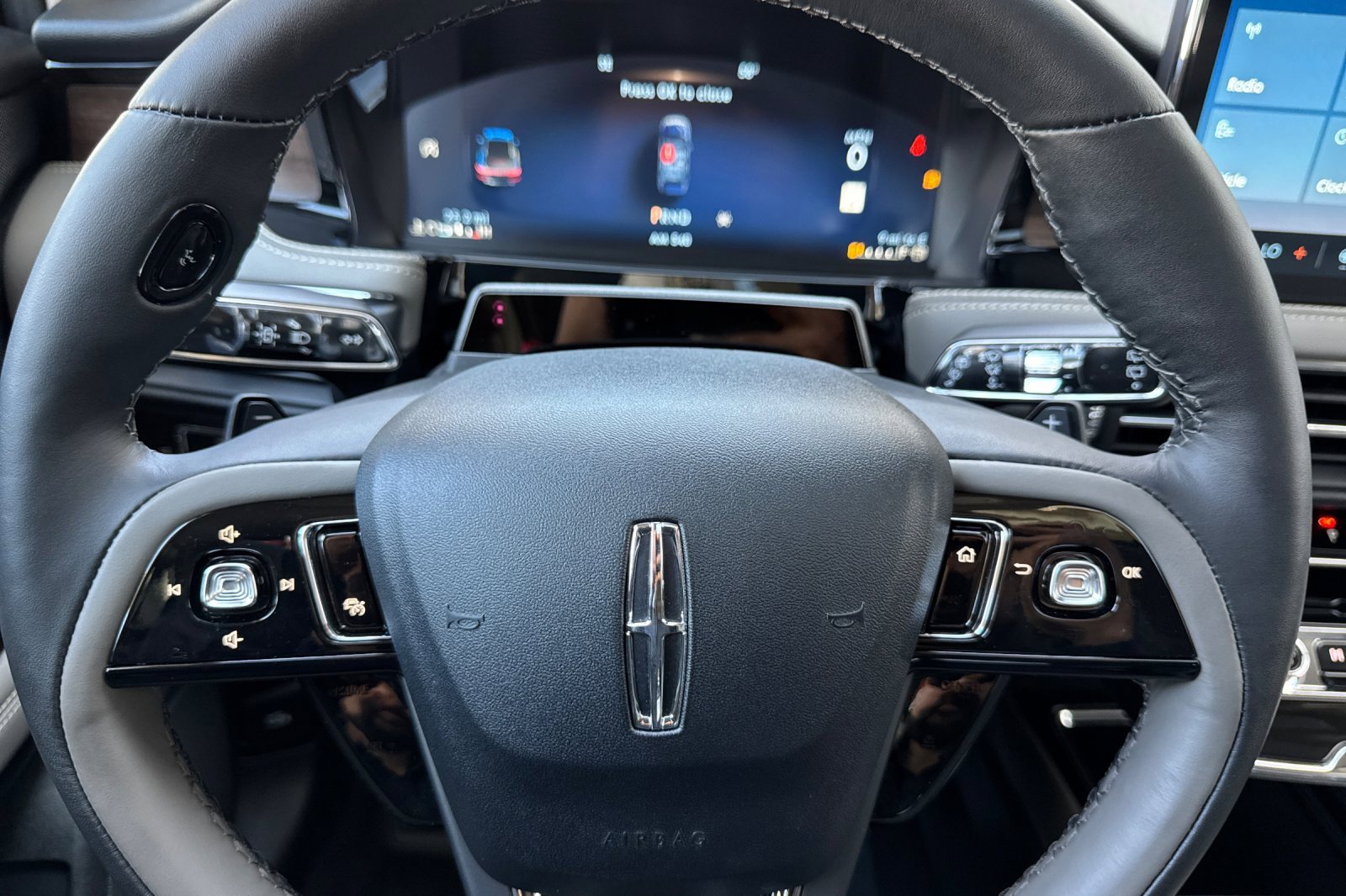 New 2025 Lincoln Corsair Reserve w/ Equipment Group 202A image 22