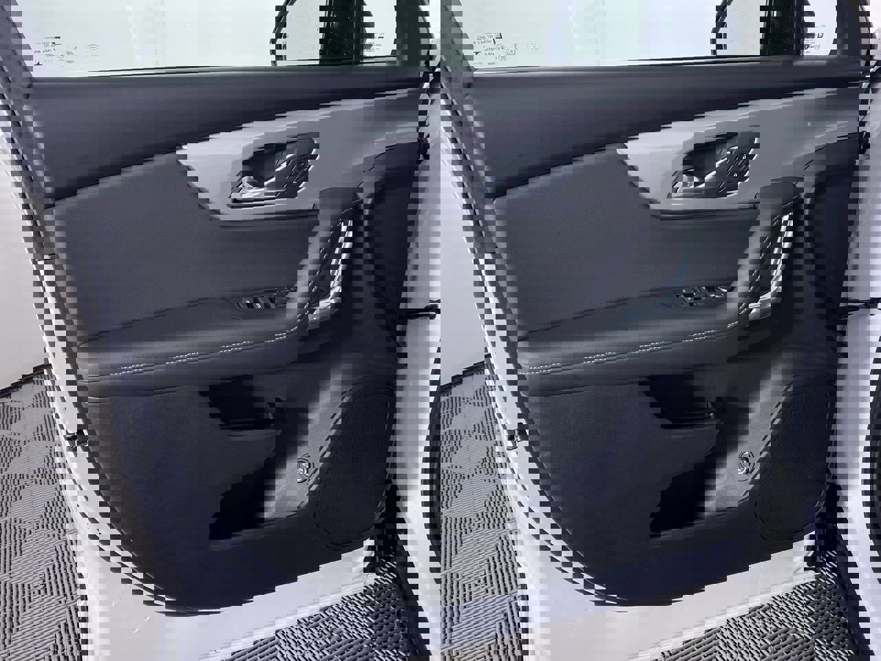 Certified 2024 Chevrolet Blazer LT w/ Convenience Package image 11