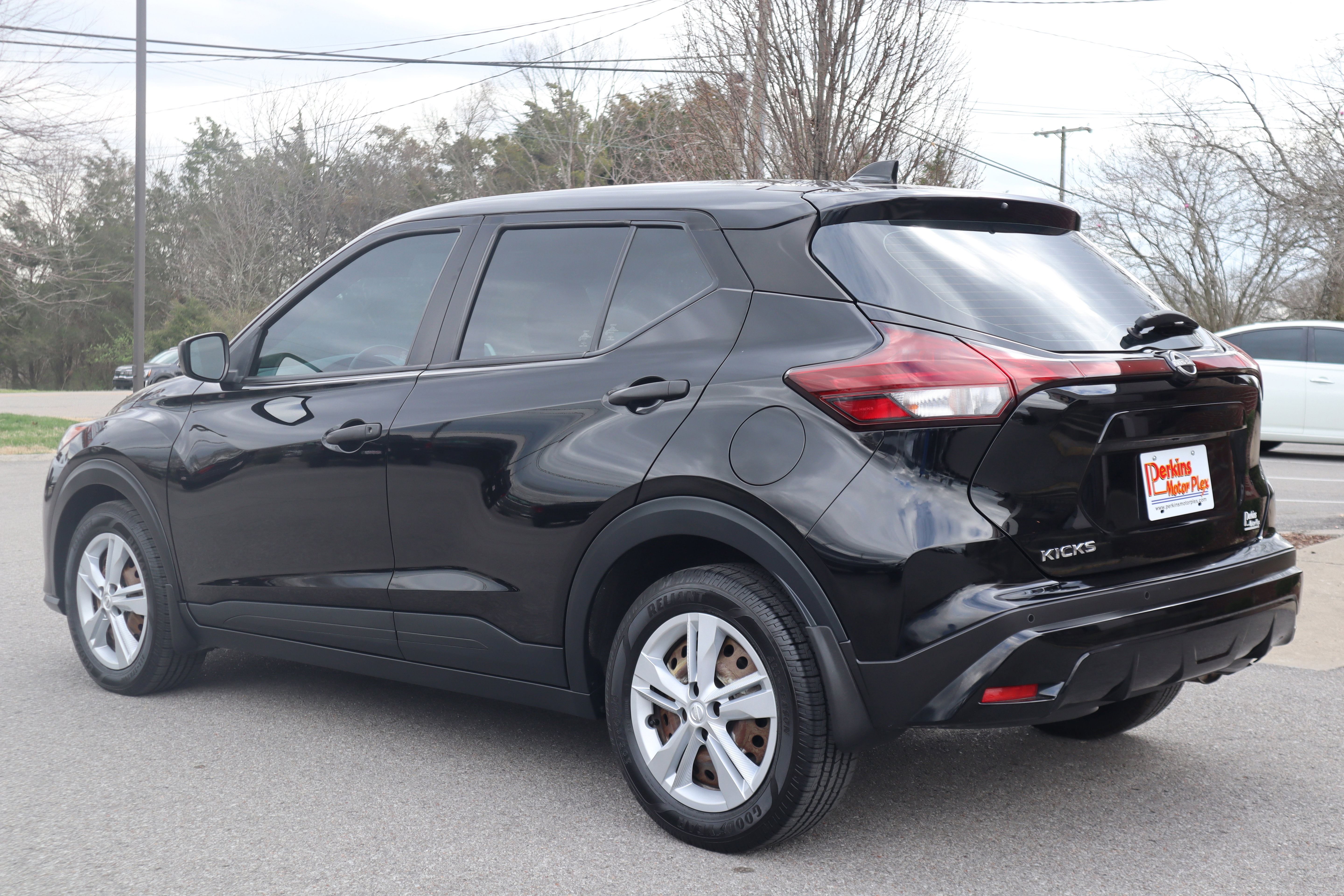 Used 2022 Nissan Kicks S image 9