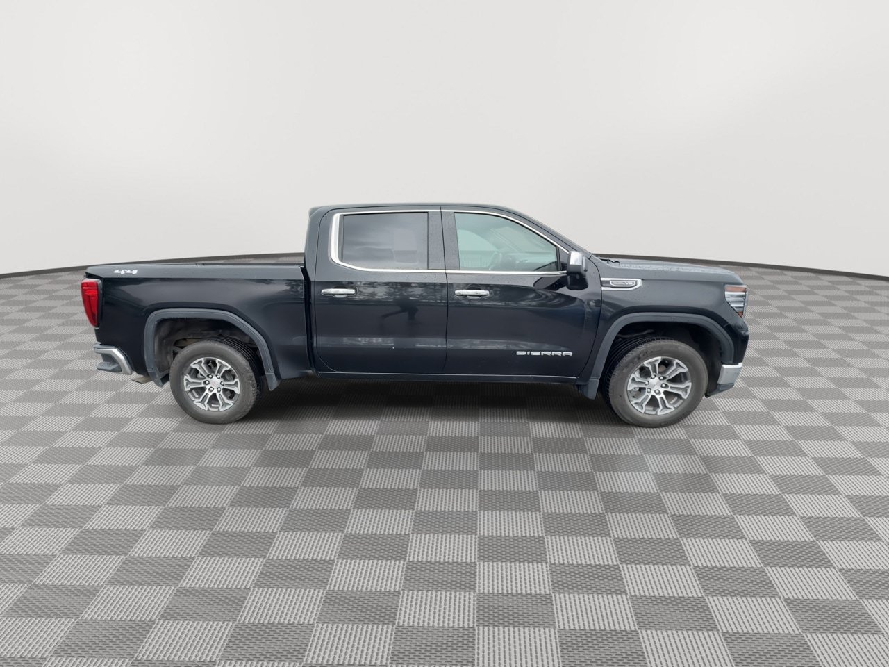 Used 2025 GMC Sierra 1500 SLT AWD/4WD image 9