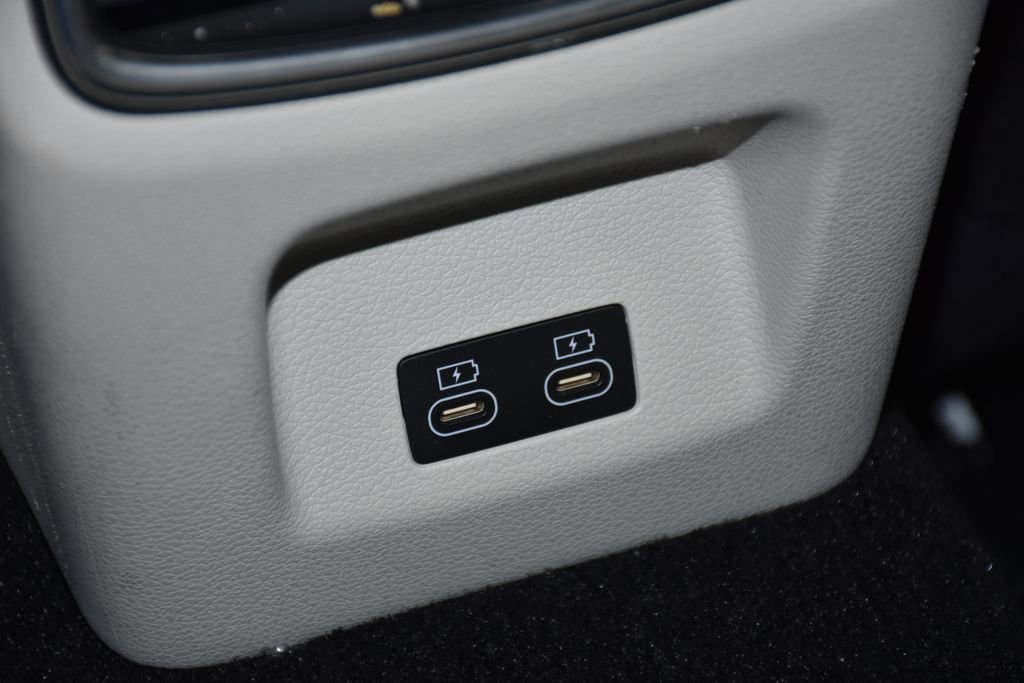 Used 2025 Genesis G70 2.5T image 21