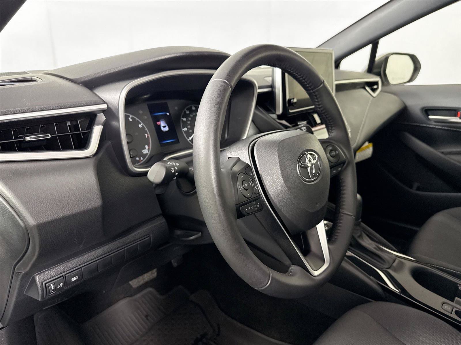 Certified 2025 Toyota Corolla SE FWD image 4