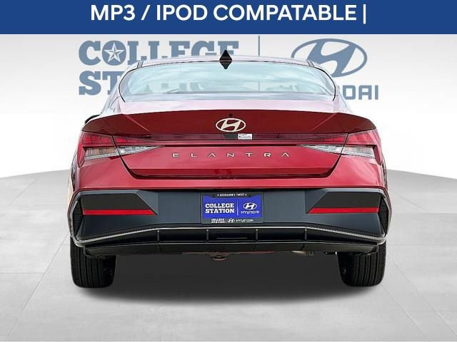 Used 2024 Hyundai Elantra SEL w/ Convenience Package image 7