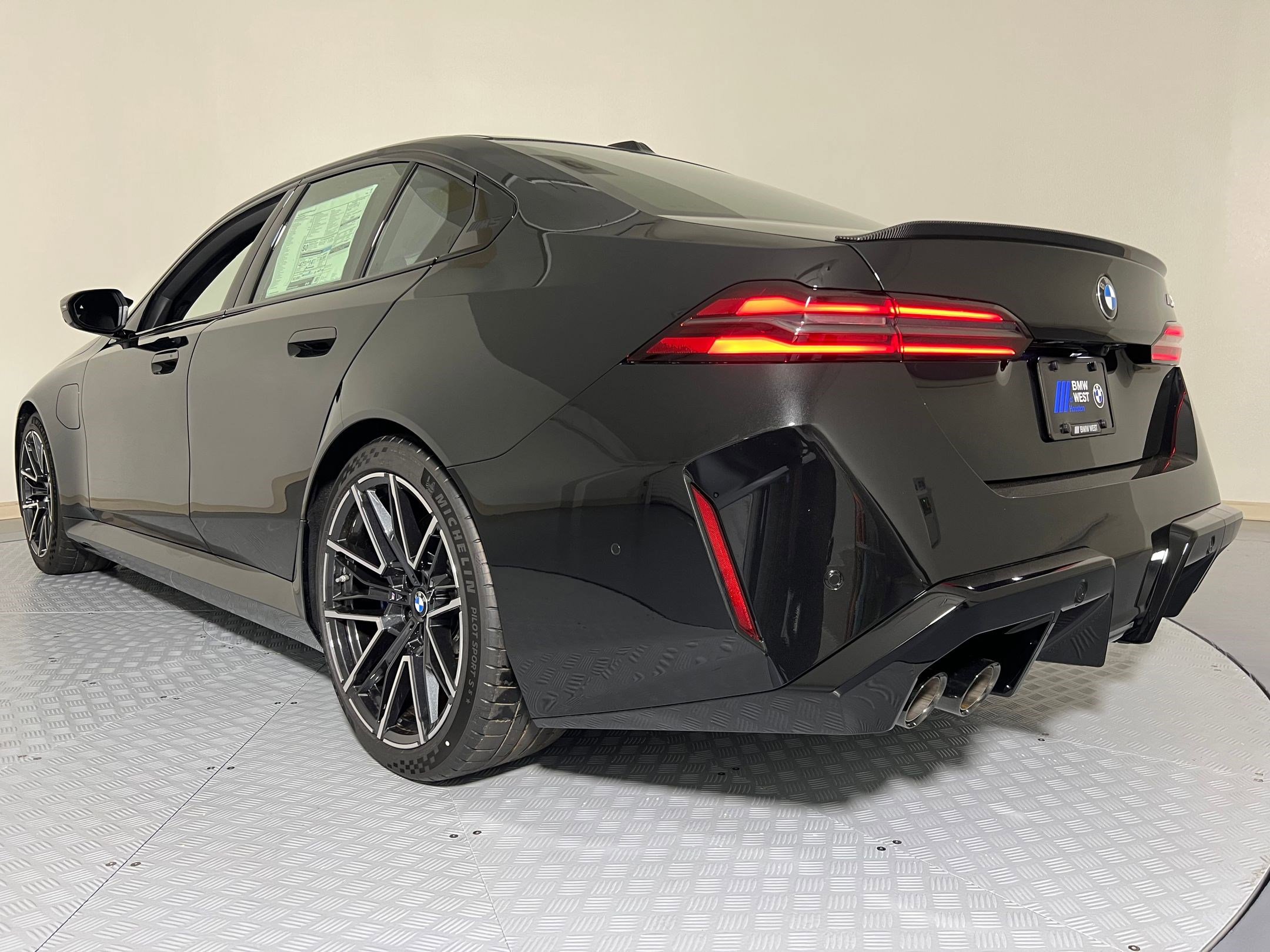 New 2026 BMW M5 w/ Carbon Package image 3