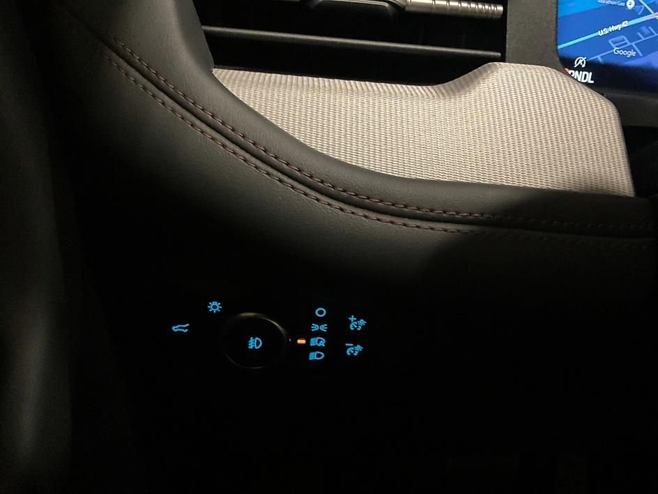 Used 2025 Ford Explorer Active w/ Active Comfort Package AWD/4WD image 27