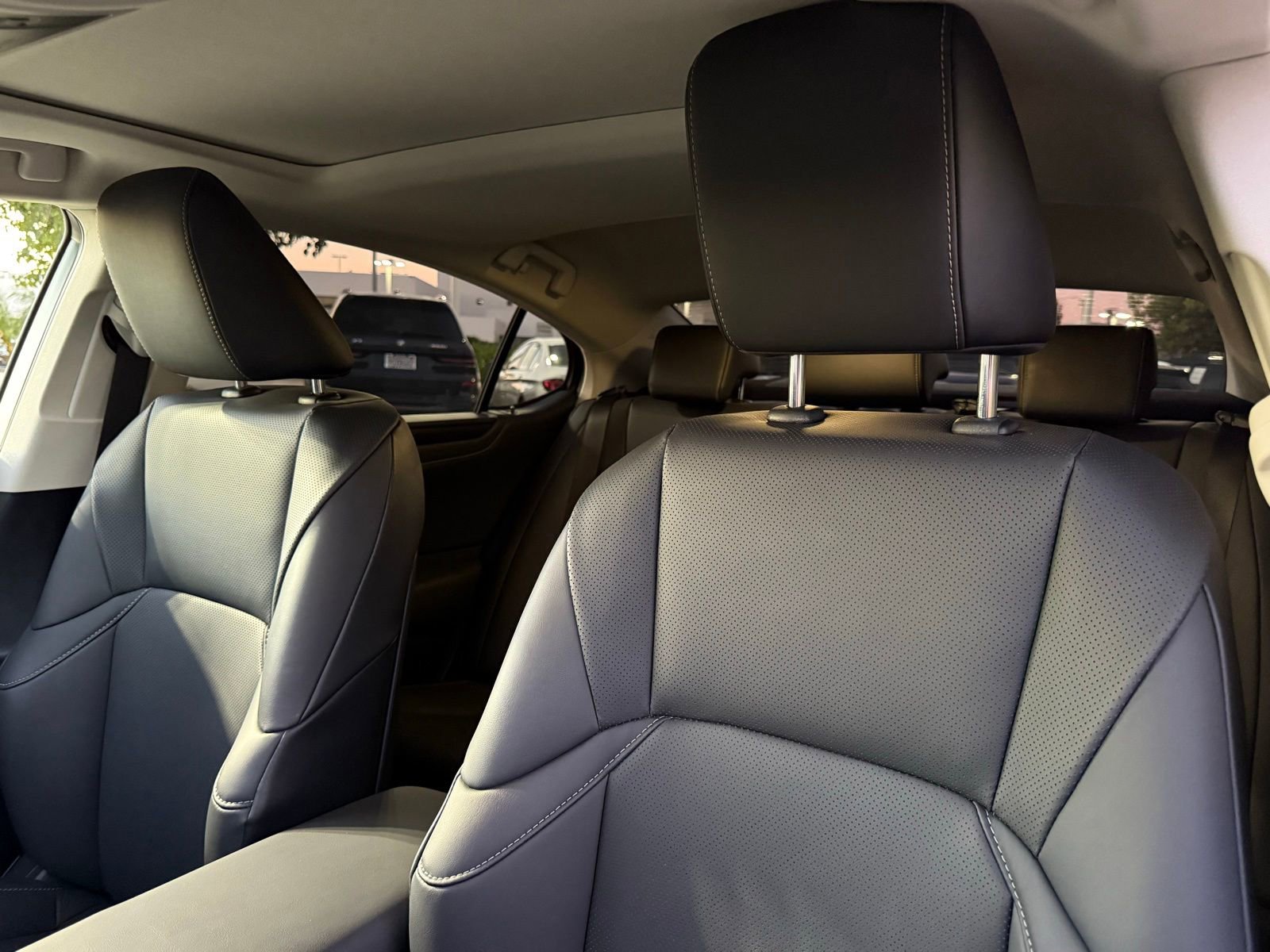 Used 2025 Lexus ES 300h w/ Premium Package image 21