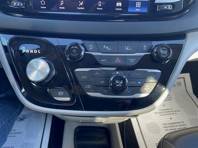 Used 2023 Chrysler Pacifica Touring-L FWD image 27