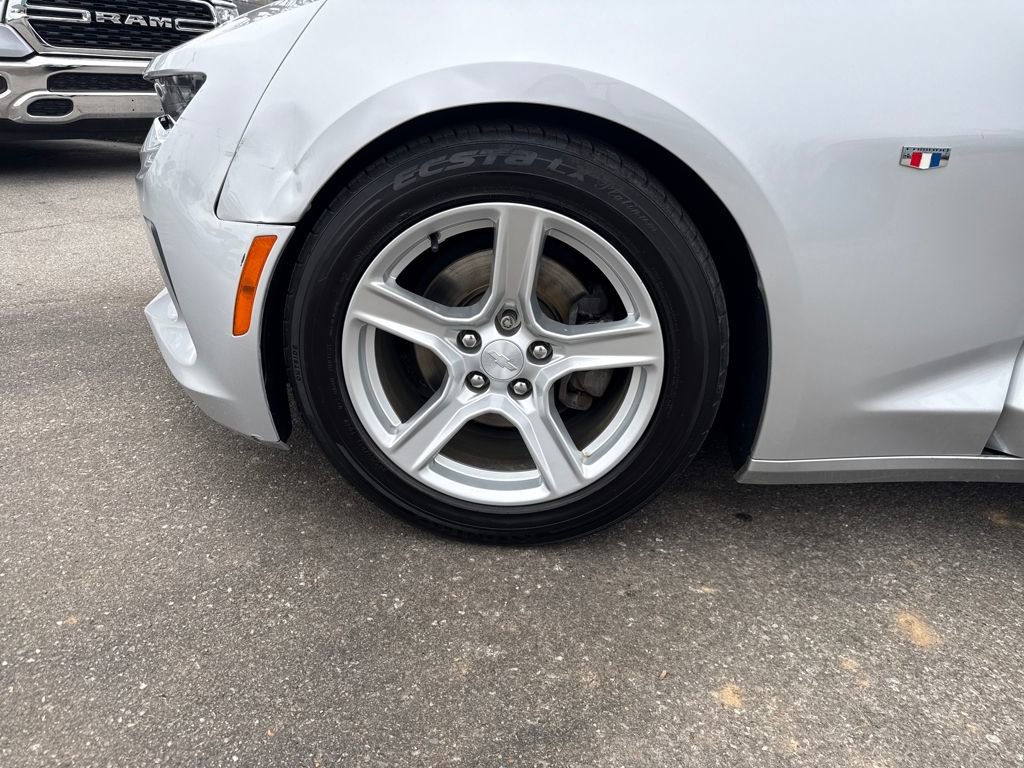 Used 2018 Chevrolet Camaro LT image 28