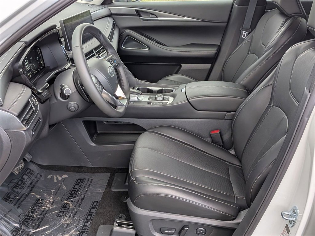 Certified 2025 INFINITI QX60 Luxe image 12