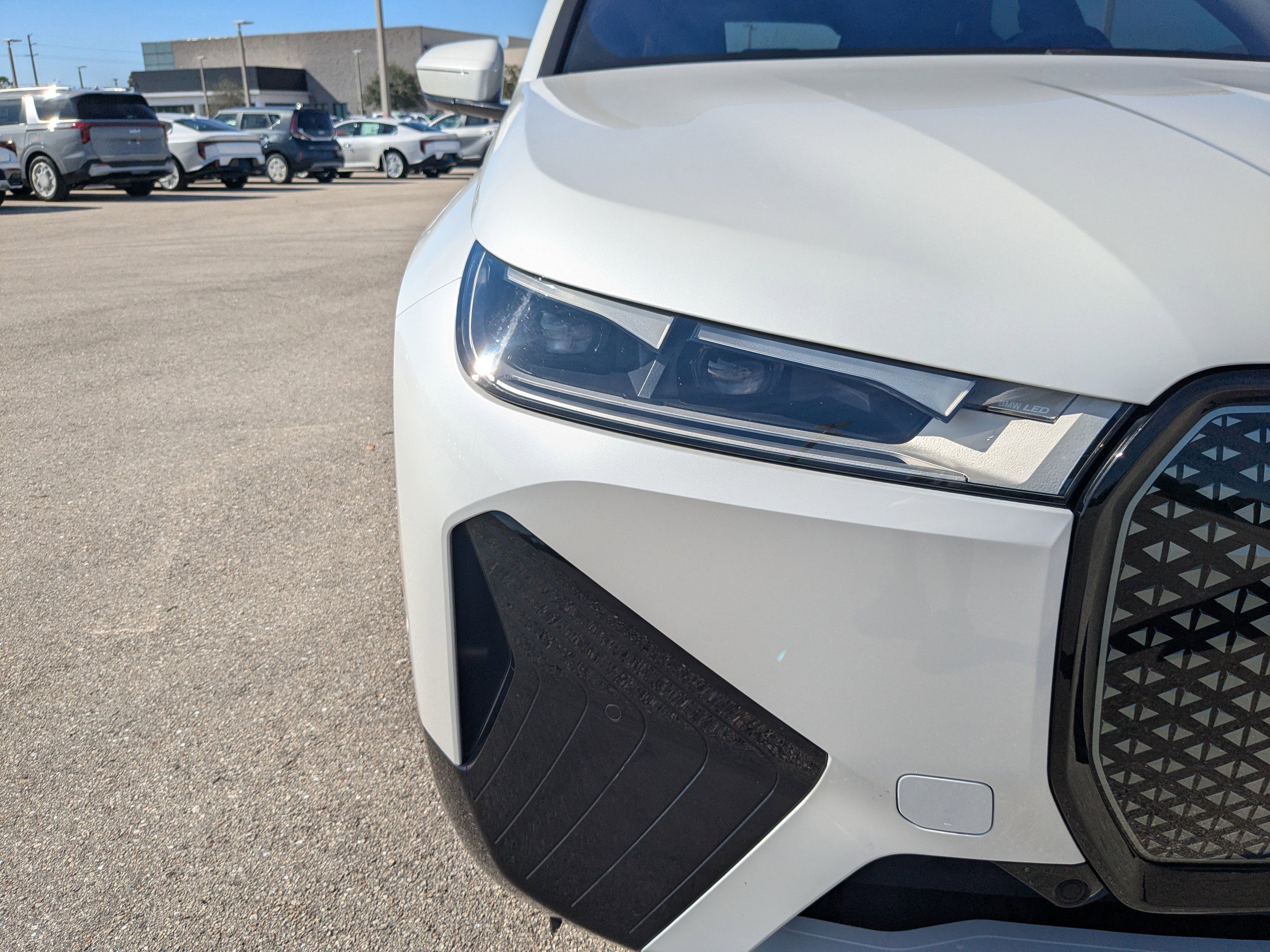 Used 2023 BMW iX xDrive50 w/ Sport Package image 12