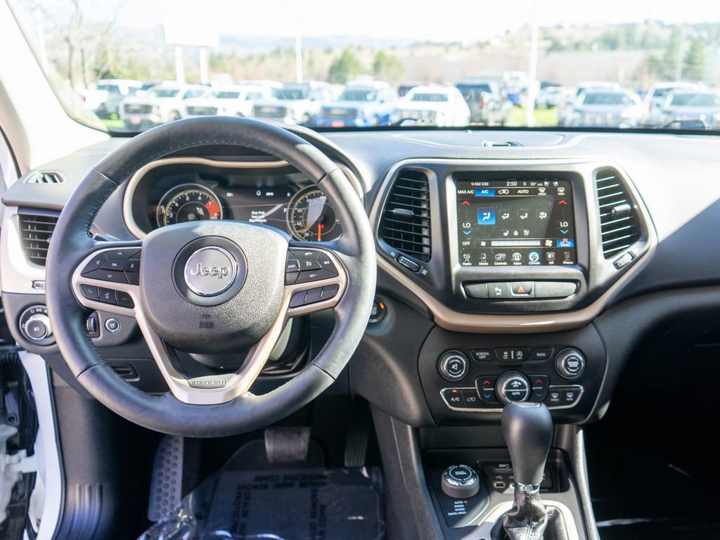 Used 2018 Jeep Cherokee Limited w/ Luxury Group image 13