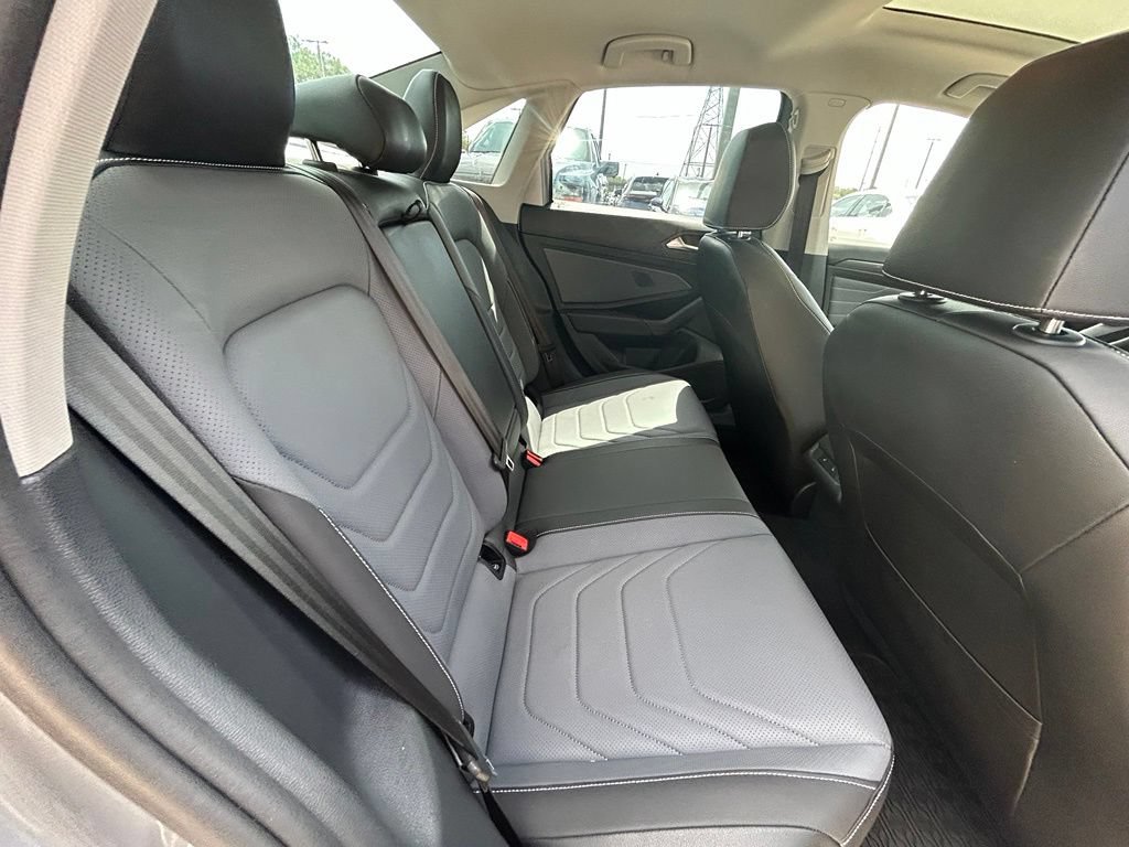 Used 2025 Volkswagen Jetta SEL FWD image 34