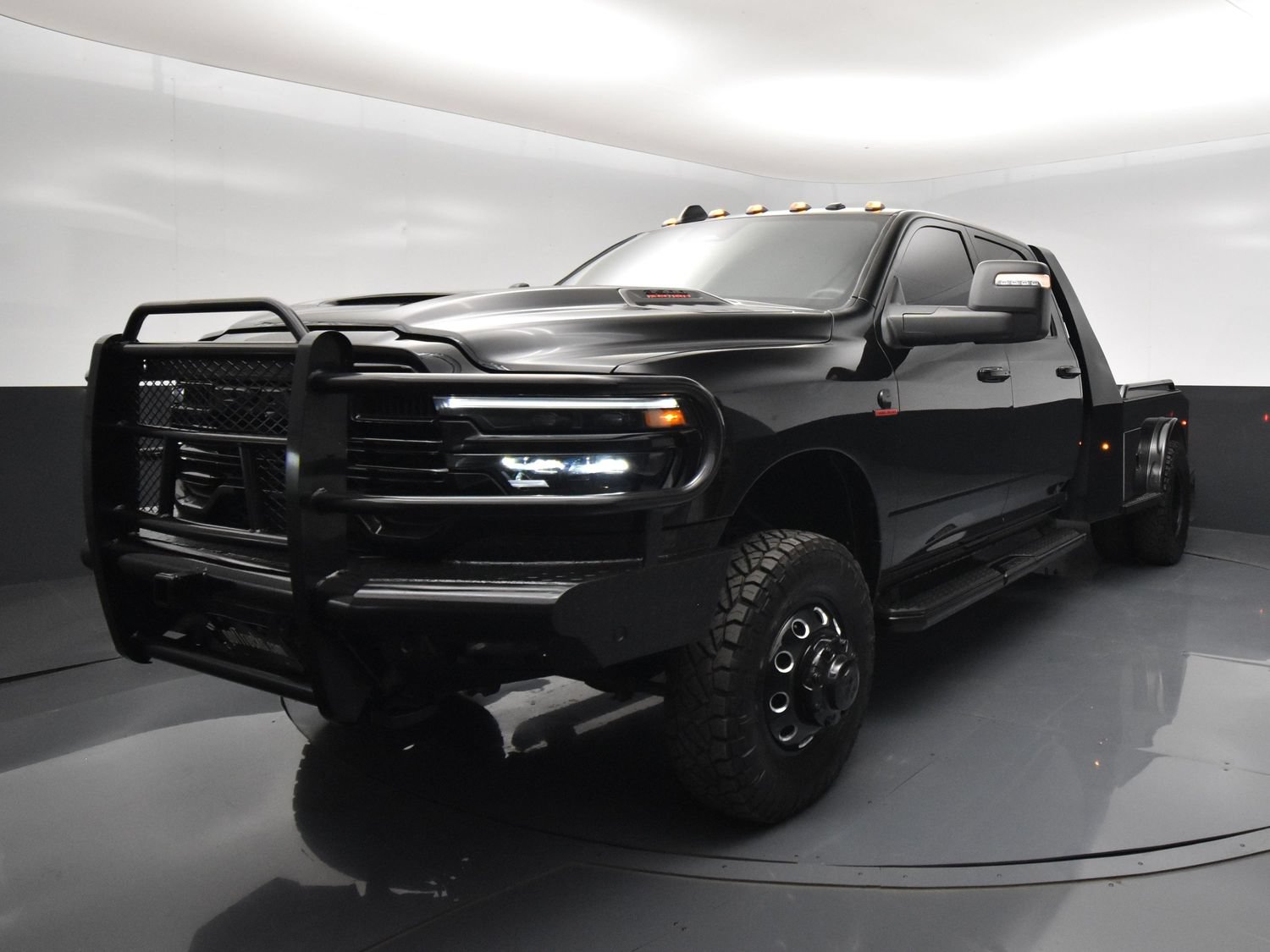 Used 2025 RAM 3500 Laramie w/ Night Edition AWD/4WD image 2