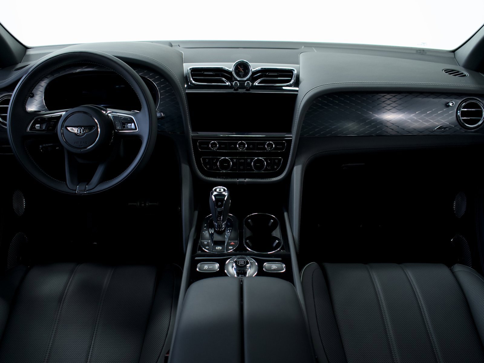 Used 2025 Bentley Bentayga image 28