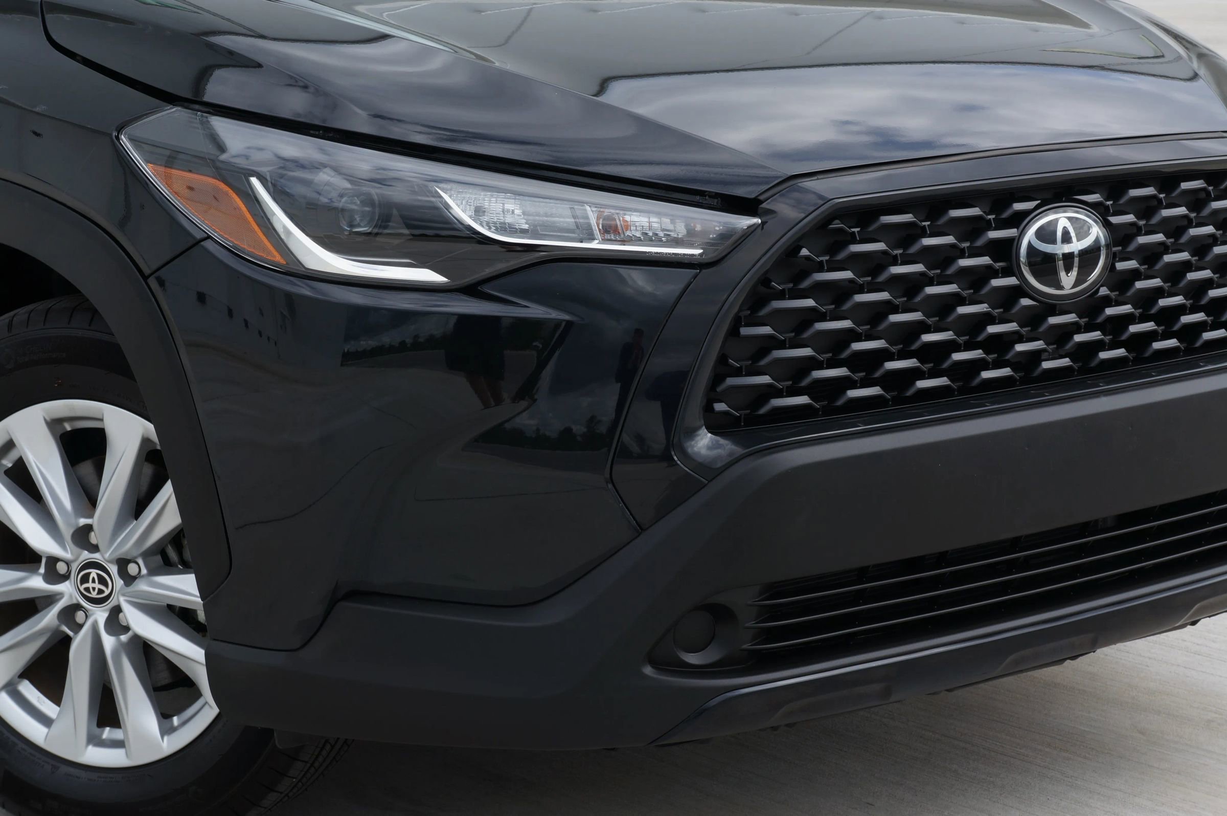 Used 2025 Toyota Corolla Cross LE image 17