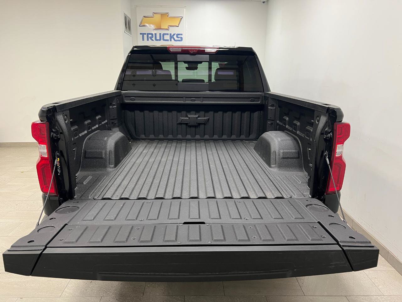 New 2026 Chevrolet Silverado 1500 High Country AWD/4WD image 17