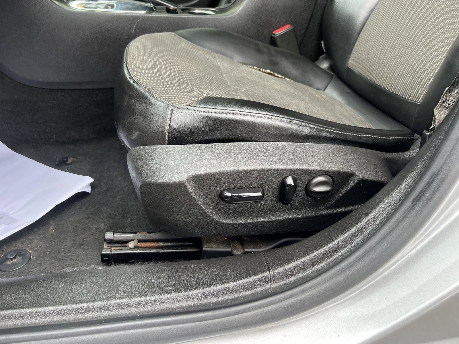 Used 2015 Chevrolet Malibu LT w/ Power Convenience Package image 10