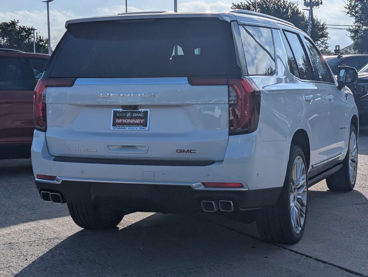 New 2026 GMC Yukon Denali w/ Denali Reserve Package AWD/4WD image 3