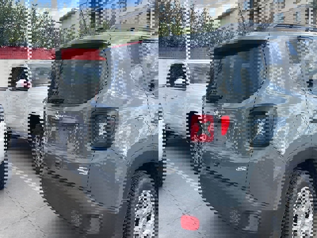 Used 2018 Jeep Renegade Latitude image 4