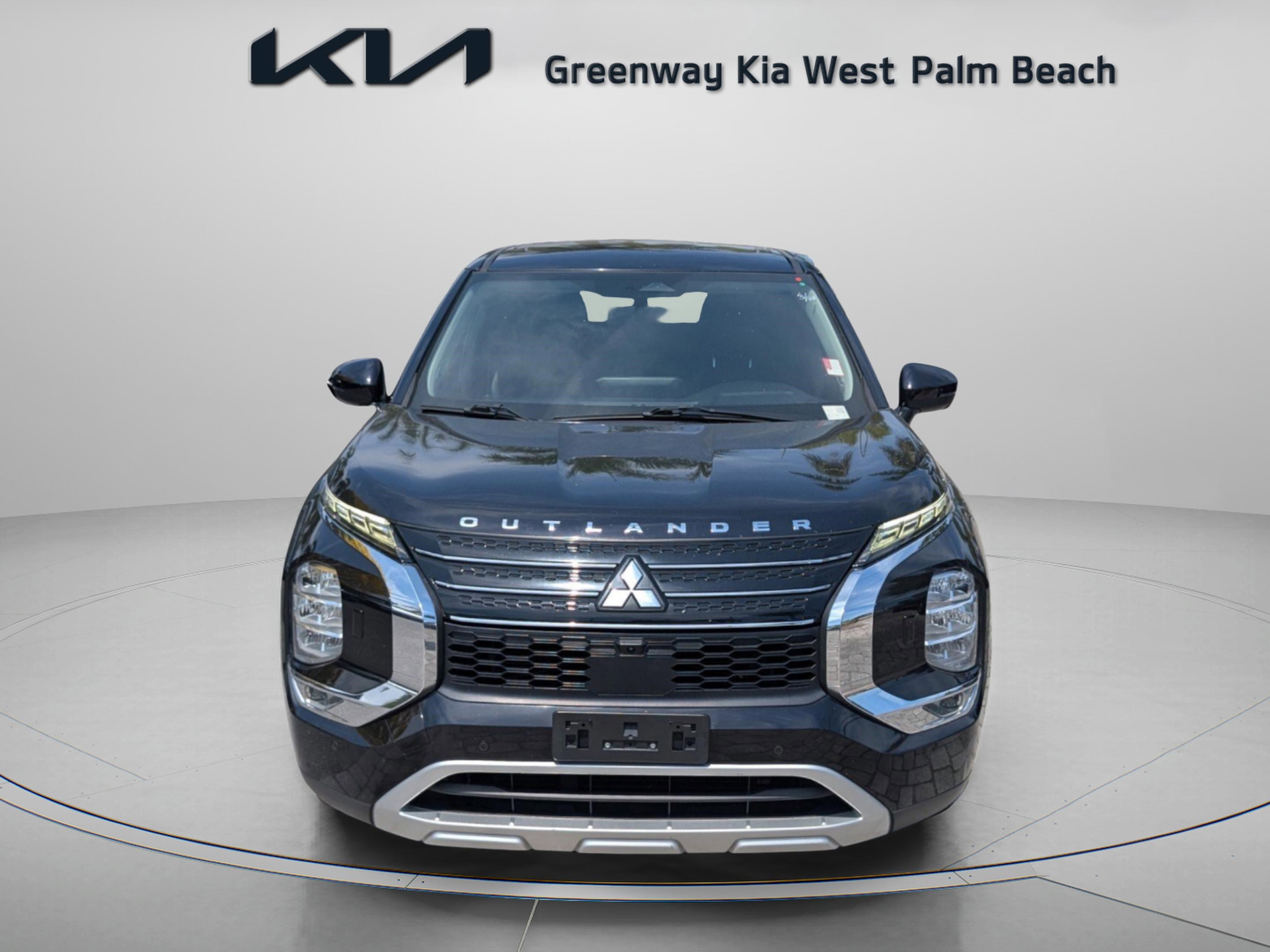 Used 2022 Mitsubishi Outlander SE AWD/4WD image 2