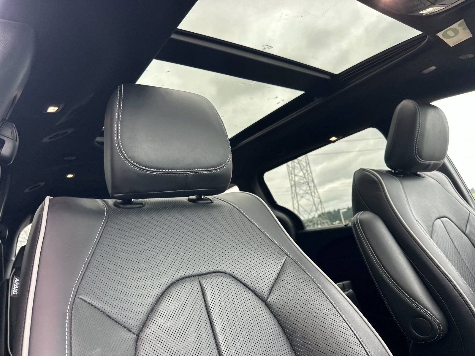 Used 2026 Chrysler Pacifica Limited image 16