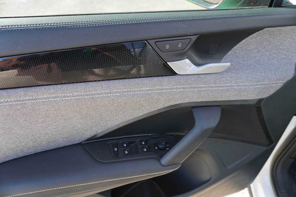 Used 2025 Volkswagen Tiguan S image 15