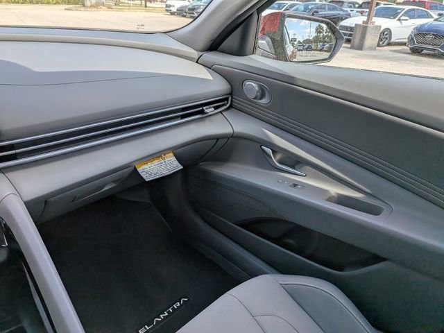 Certified 2025 Hyundai Elantra SEL FWD image 16