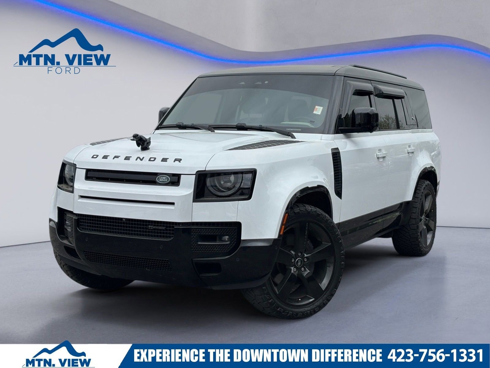 Used 2023 Land Rover Defender 130 X-Dynamic SE image 1
