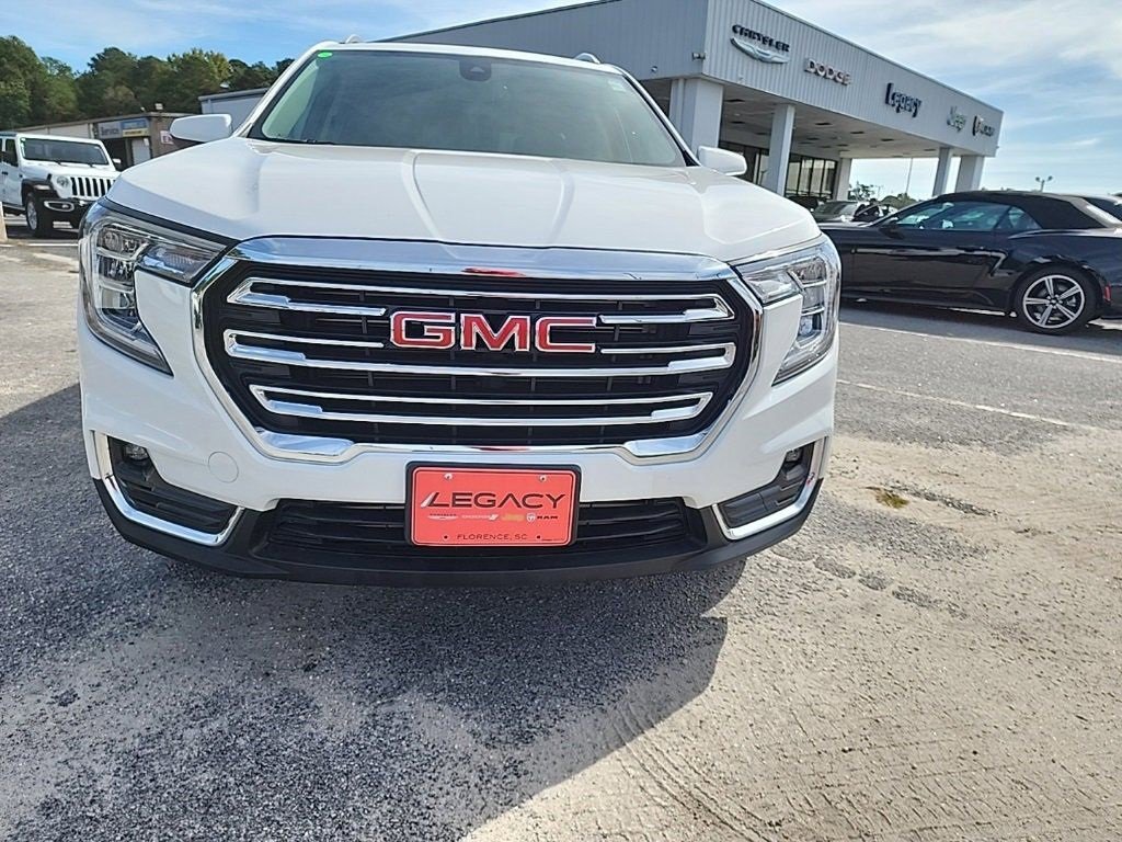 Used 2023 GMC Terrain SLT image 3