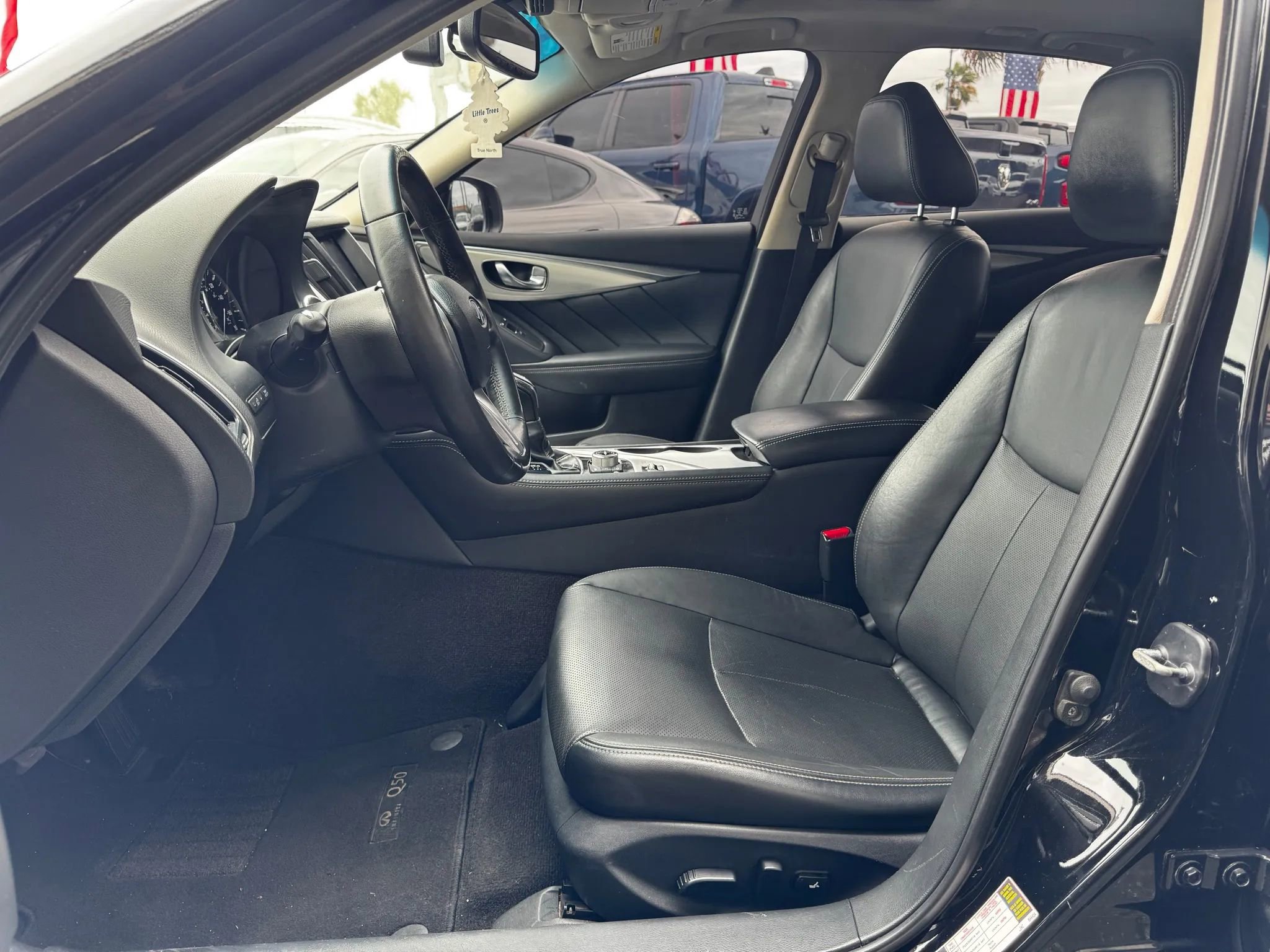 Used 2018 INFINITI Q50 Luxe w/ Essential Package (3.0T Luxe) image 11