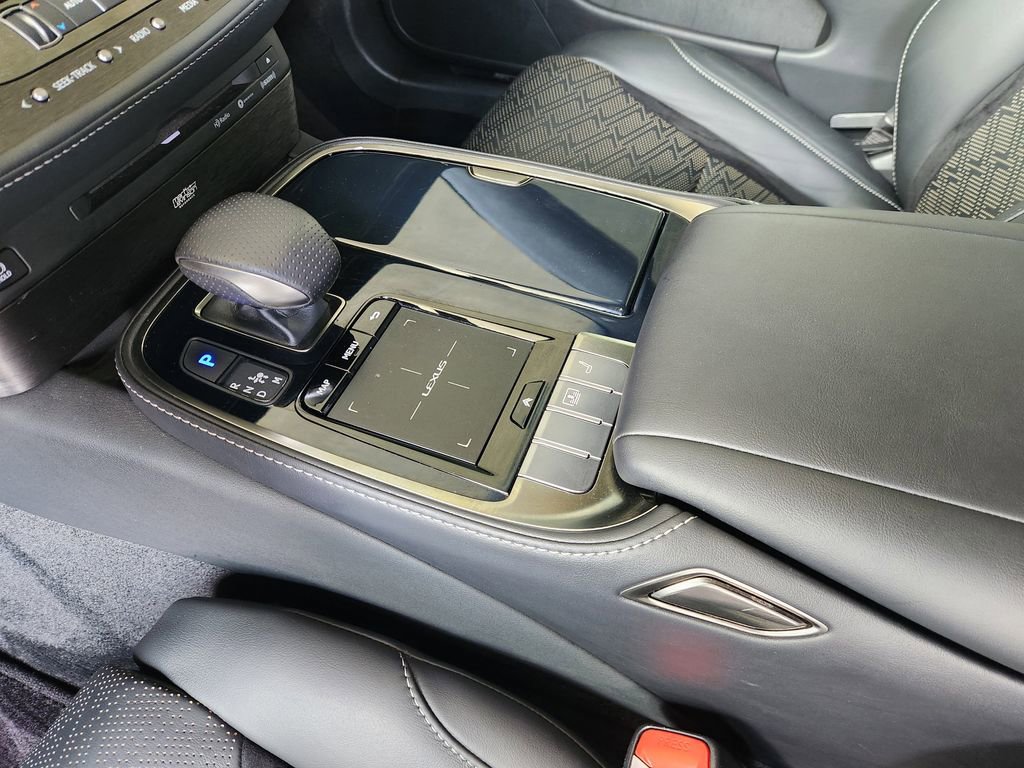 Used 2020 Lexus LS 500 F Sport w/ Cold Weather Package (CK) RWD image 17