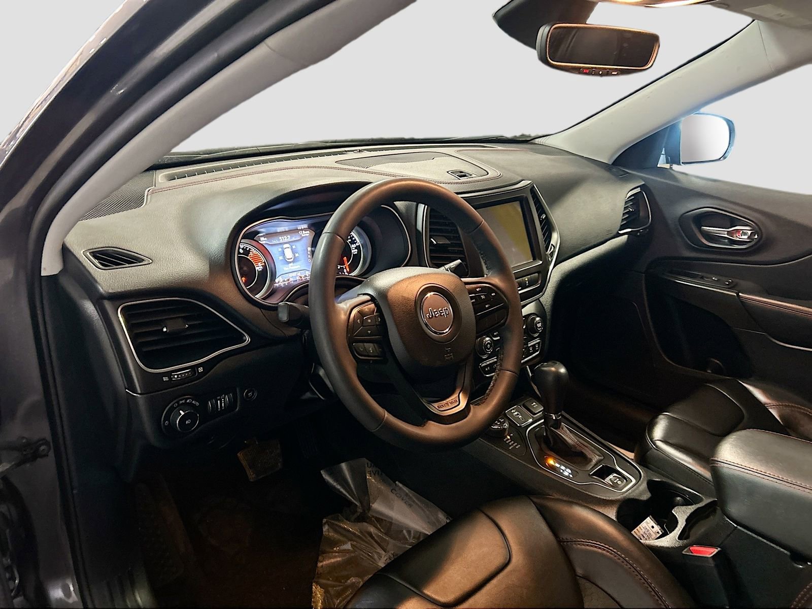 Used 2022 Jeep Cherokee Trailhawk w/ Comfort/Convenience Group image 9