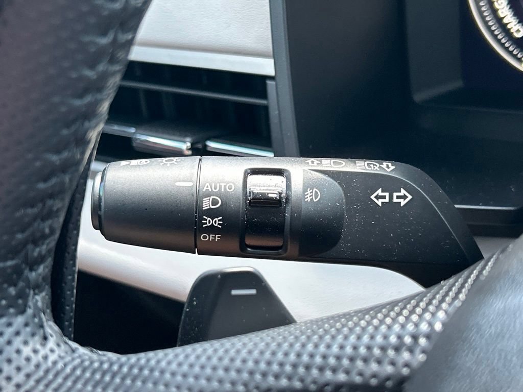 Used 2025 Mitsubishi Outlander 4WD Plug-In Hybrid image 23