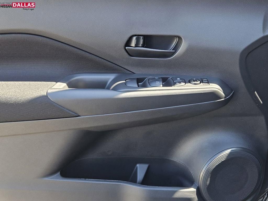 New 2025 Nissan Kicks Play S image 17